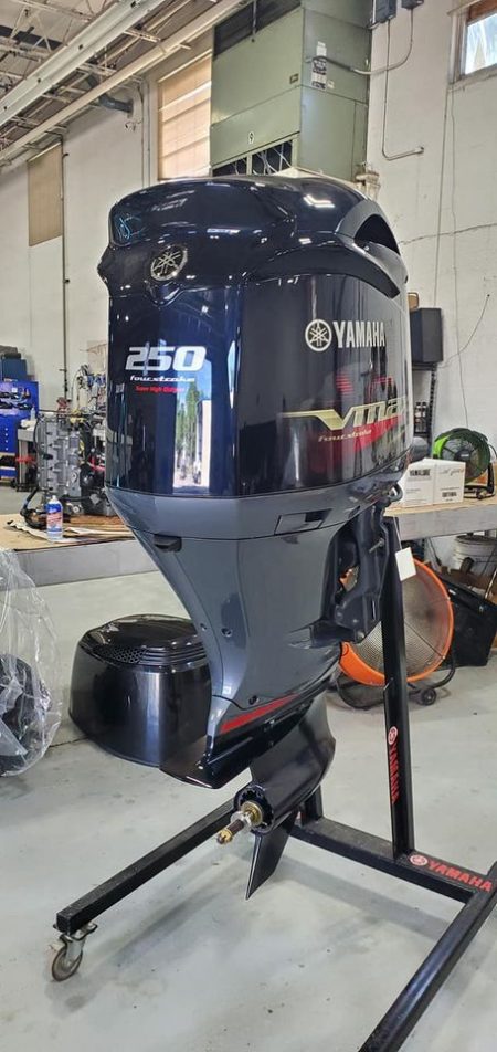 2017 Yamaha VMAX SHO 250 HP 4-Stroke 20″ Shaft